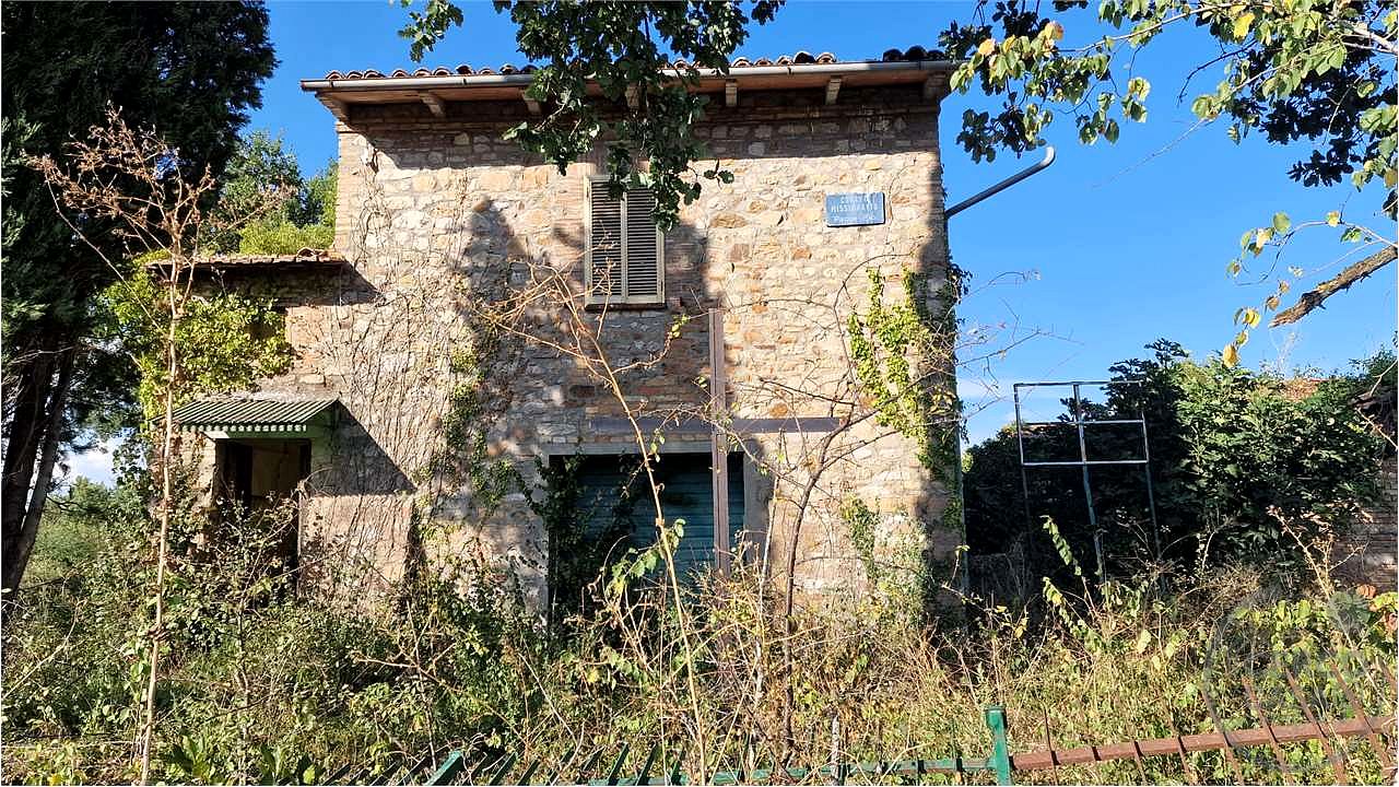 CASALE DA RISTRUTTURARE CON TERRENO