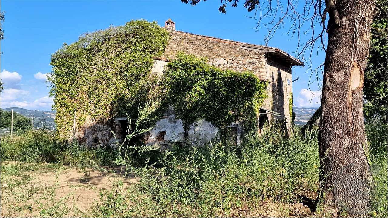 CASALE DA RISTRUTTURARE CON TERRENO
