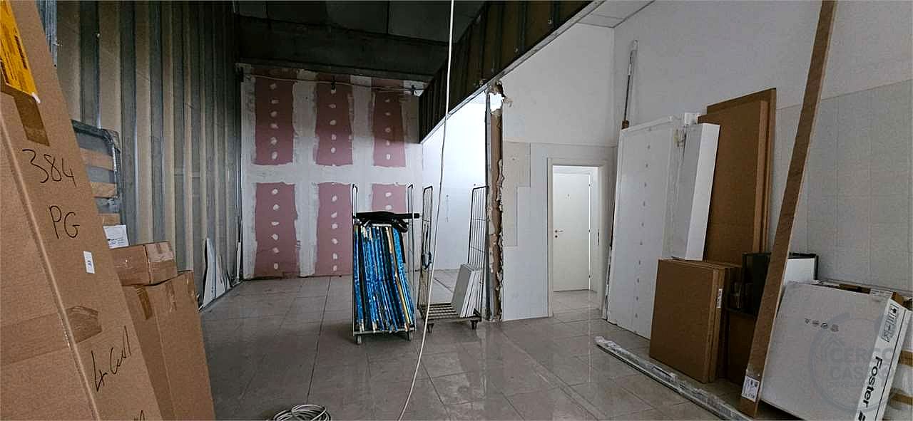 COLLAZZONE - COLLEPEPE: AMPIO LOCALE COMMERCIALE AL PIANO TERRA