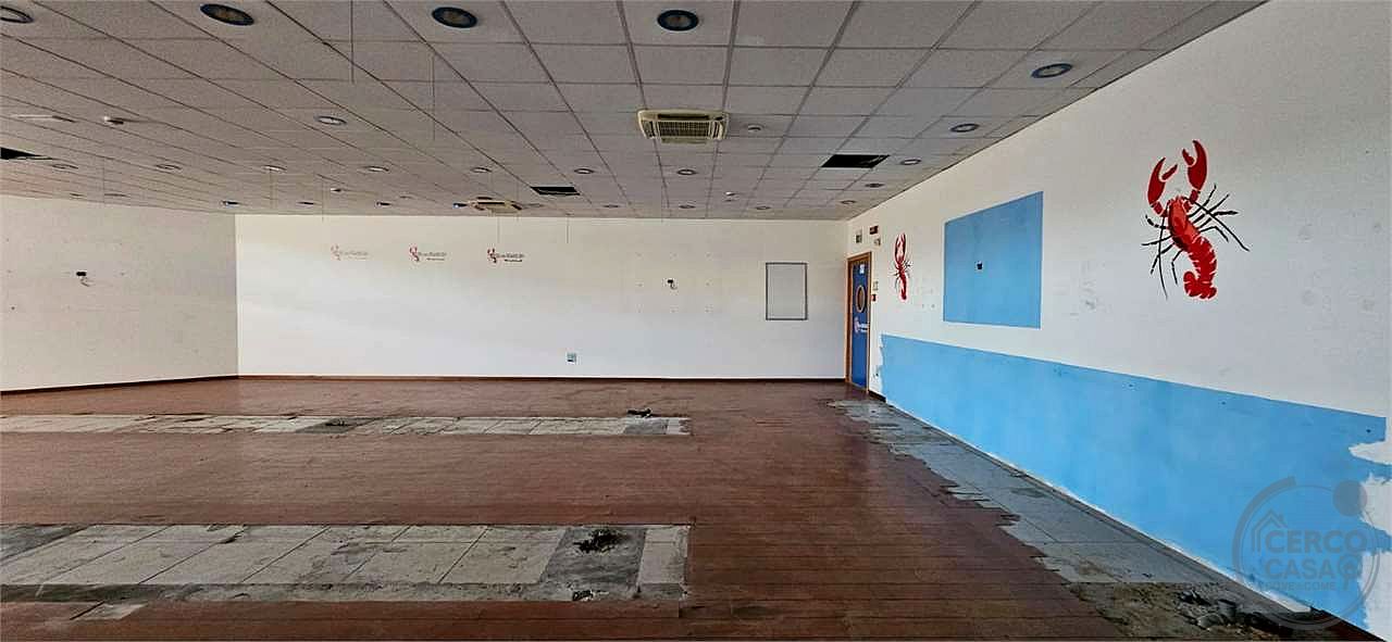COLLAZZONE - COLLEPEPE: AMPIO LOCALE COMMERCIALE AL PIANO TERRA