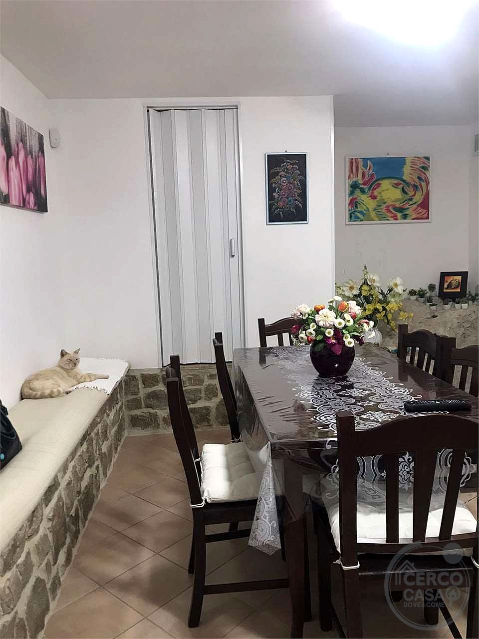 VILLA CAPOTESTA DIVISA IN DUE UNITA' ABITATIVE