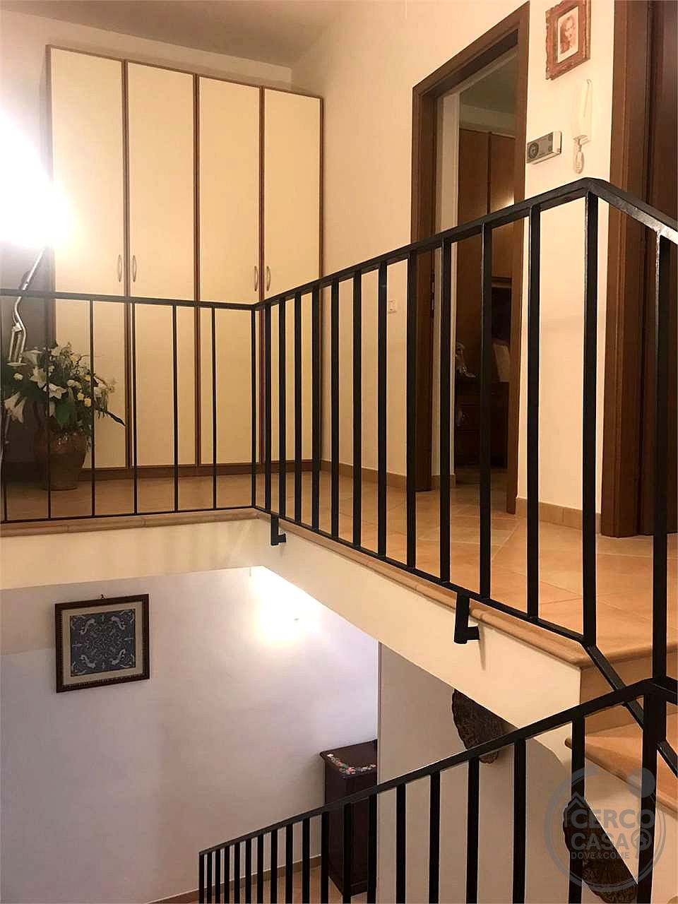 VILLA CAPOTESTA DIVISA IN DUE UNITA' ABITATIVE