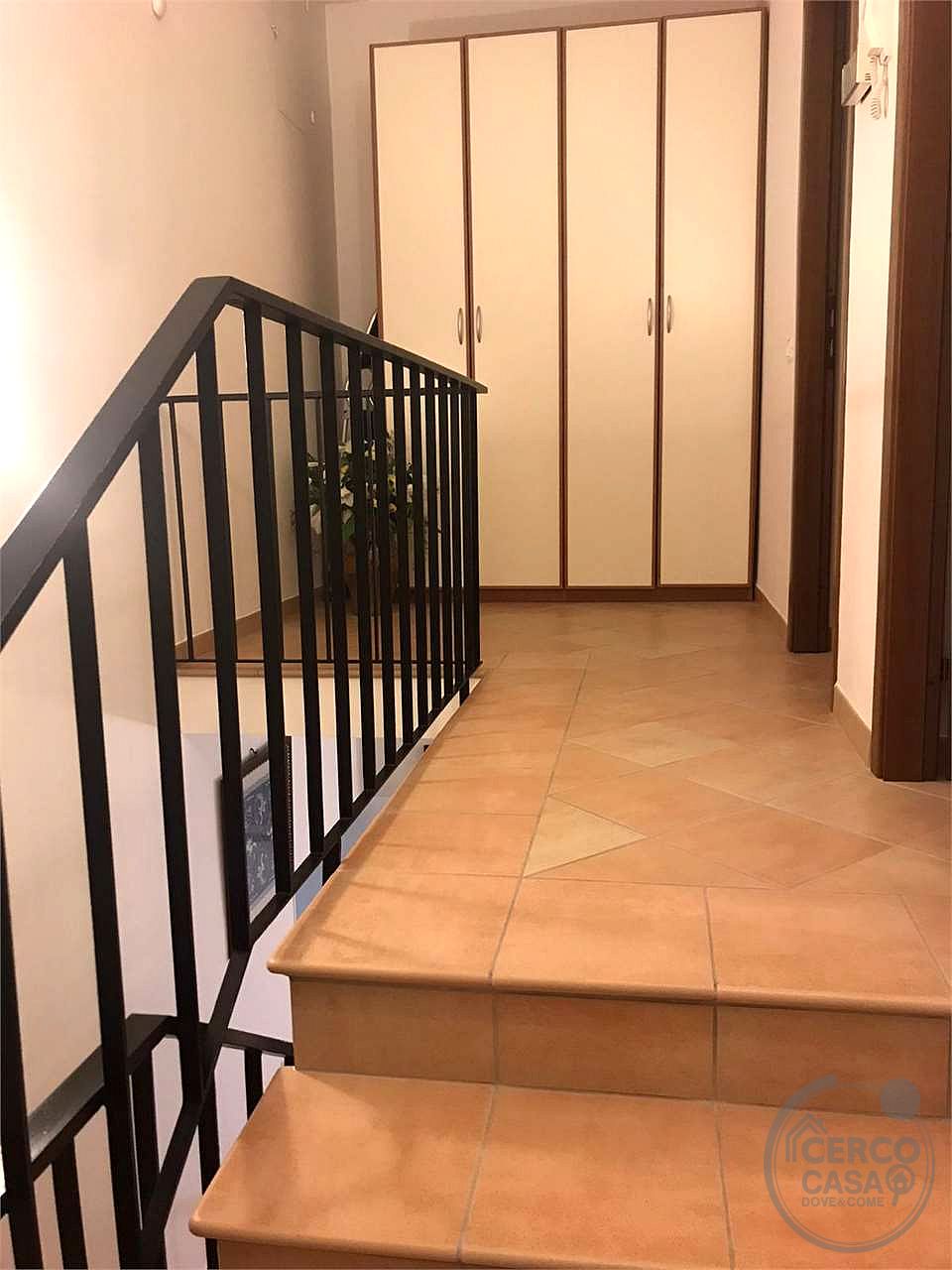 VILLA CAPOTESTA DIVISA IN DUE UNITA' ABITATIVE