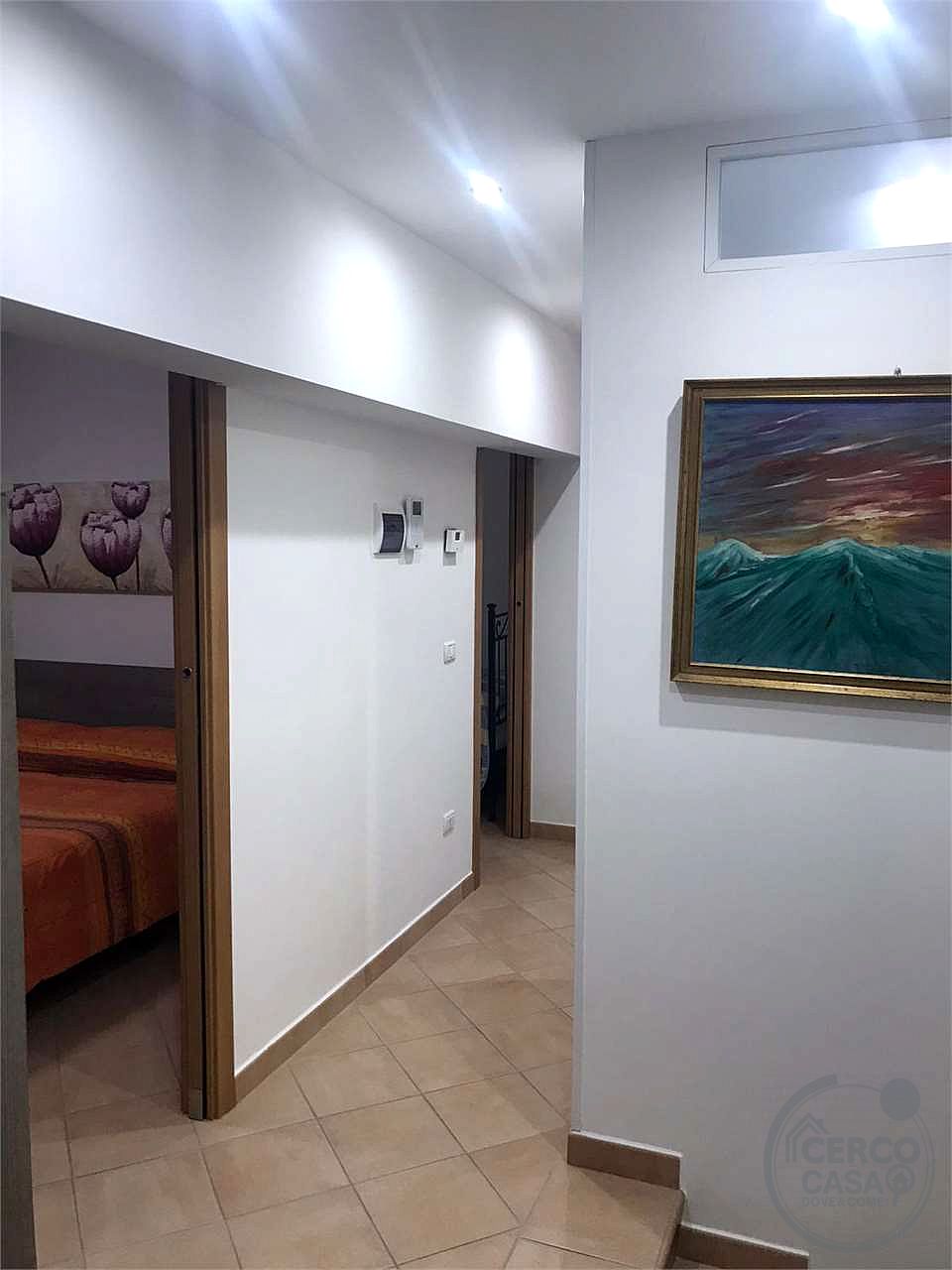 VILLA CAPOTESTA DIVISA IN DUE UNITA' ABITATIVE