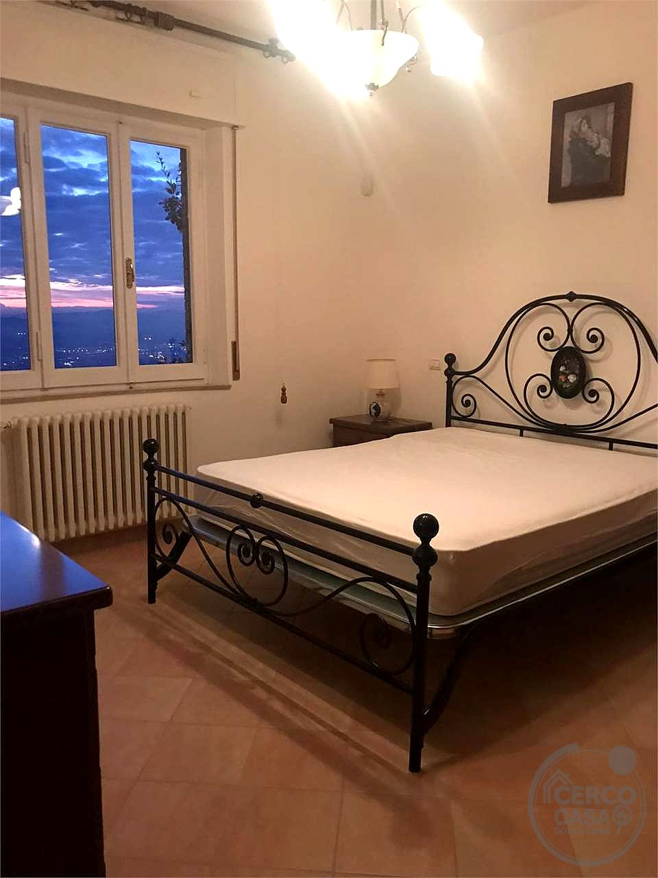 VILLA CAPOTESTA DIVISA IN DUE UNITA' ABITATIVE