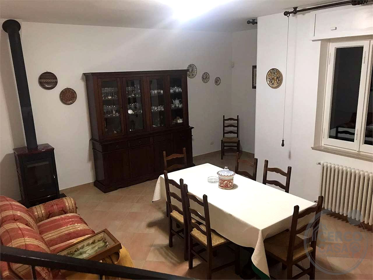VILLA CAPOTESTA DIVISA IN DUE UNITA' ABITATIVE