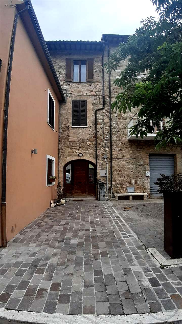ASSISI – CASTELNUOVO: DUE APPARTAMENTI