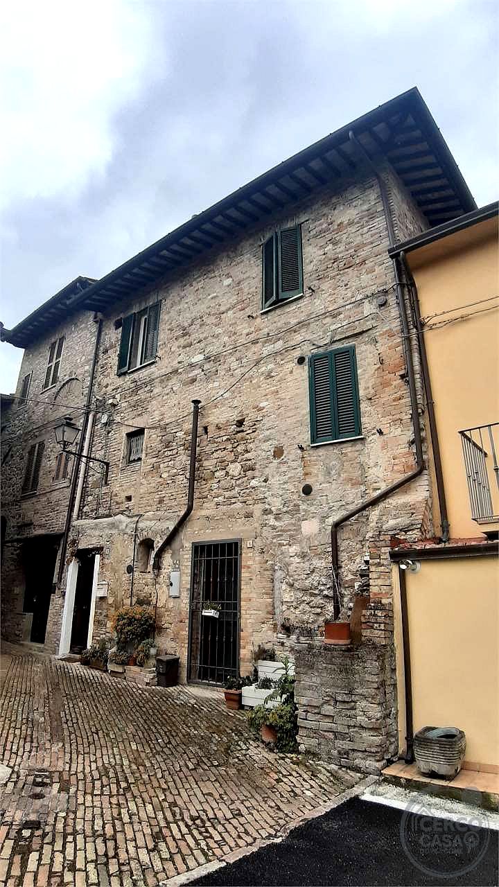 ASSISI – CASTELNUOVO: DUE APPARTAMENTI