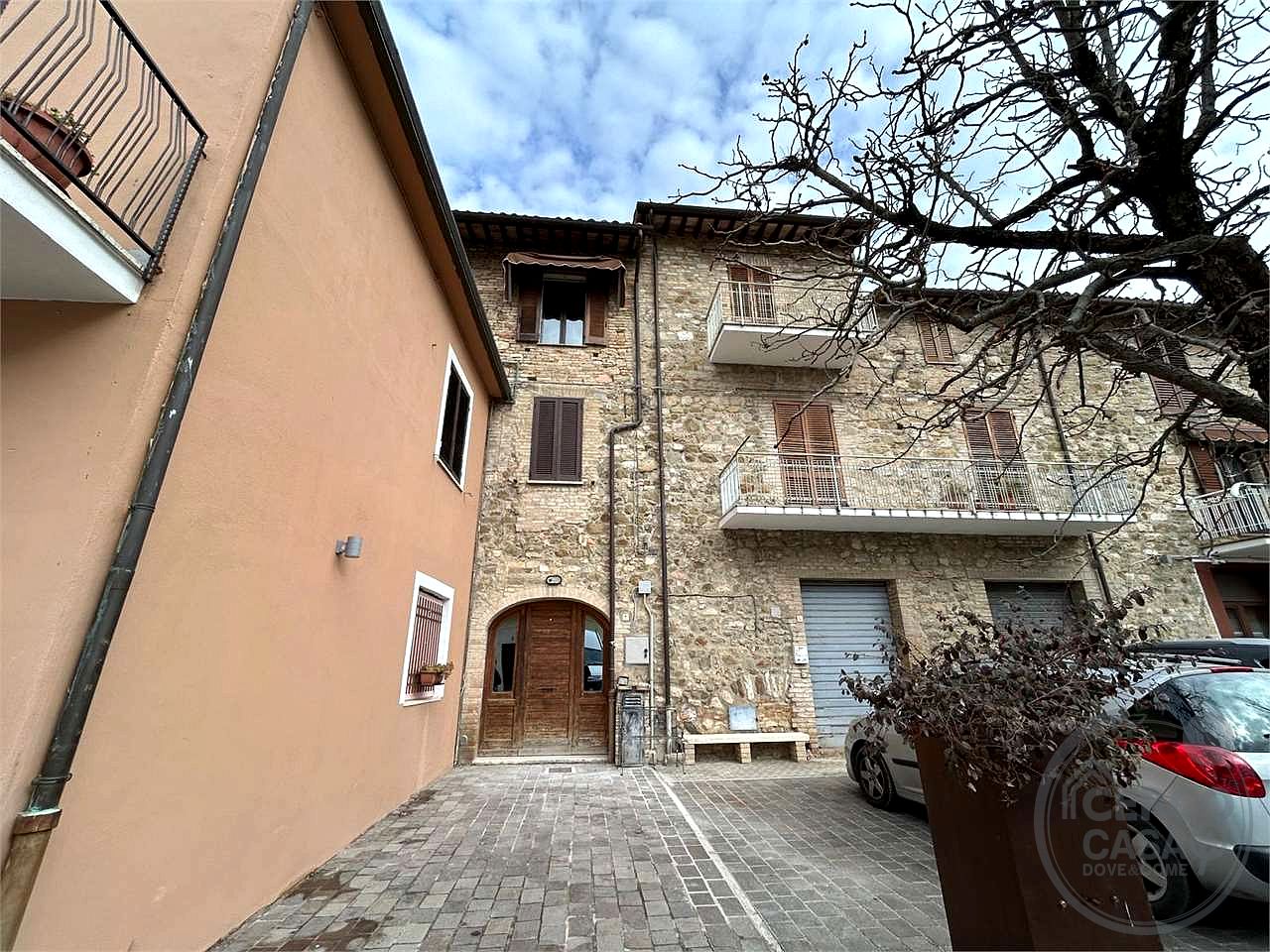 ASSISI – CASTELNUOVO: DUE APPARTAMENTI