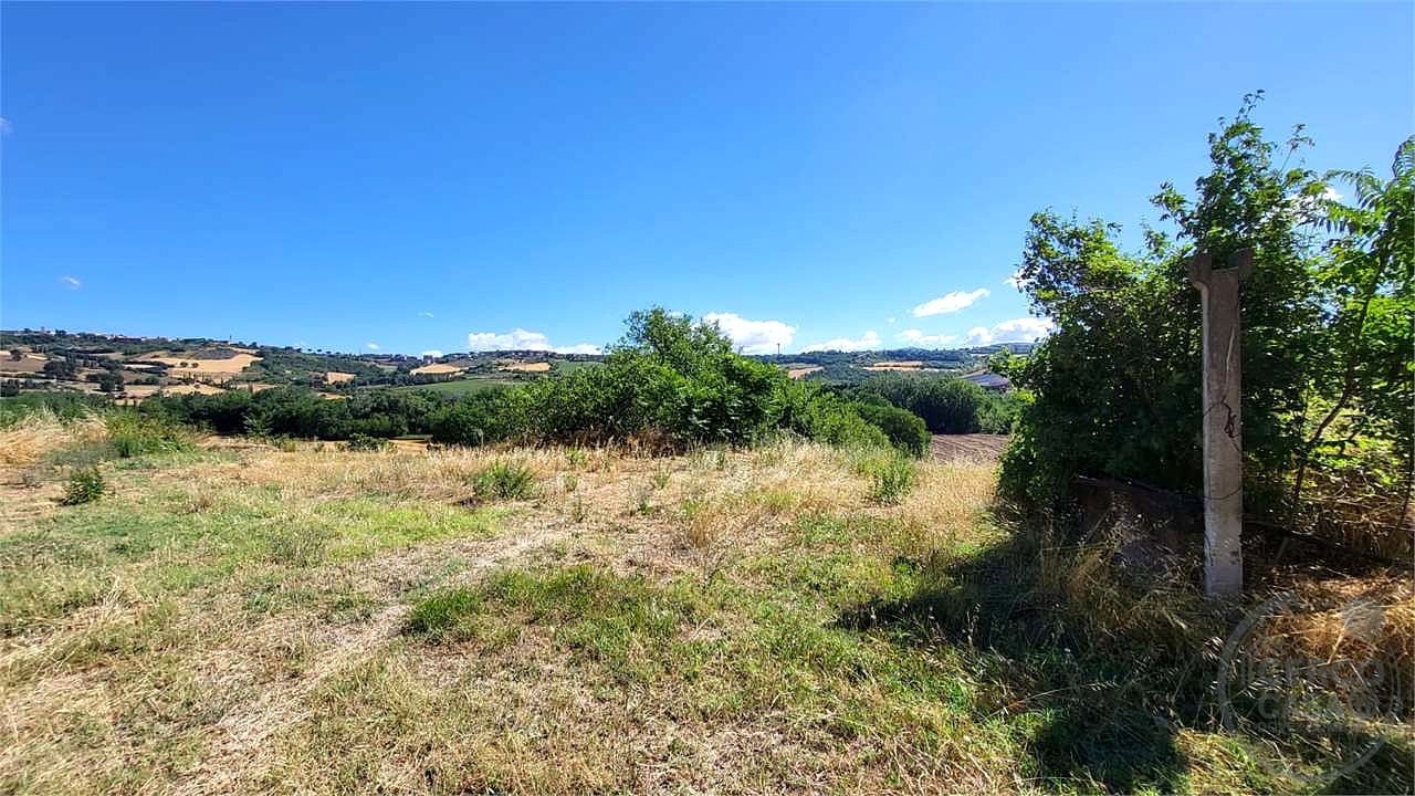 TODI – CASALE DA RISTRUTTURARE