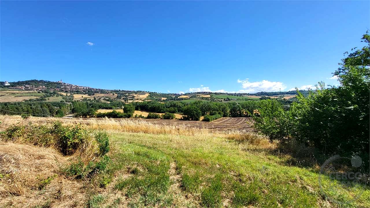 TODI – CASALE DA RISTRUTTURARE