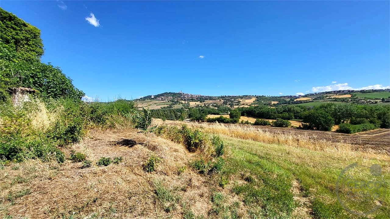 TODI – CASALE DA RISTRUTTURARE