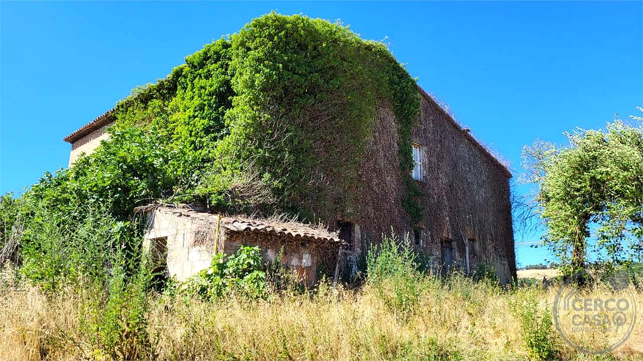 TODI – CASALE DA RISTRUTTURARE