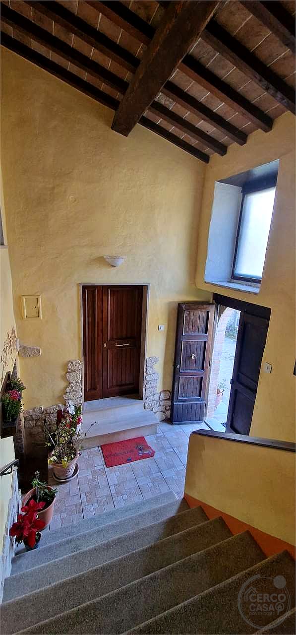 MASSA MARTANA - PORZIONE DI CASALE