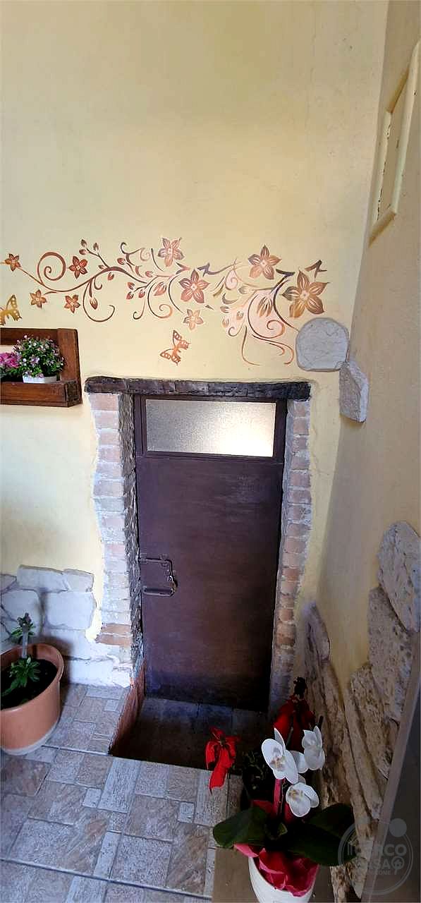 MASSA MARTANA - PORZIONE DI CASALE