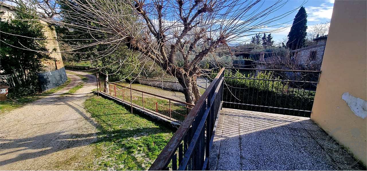 MASSA MARTANA - PORZIONE DI CASALE