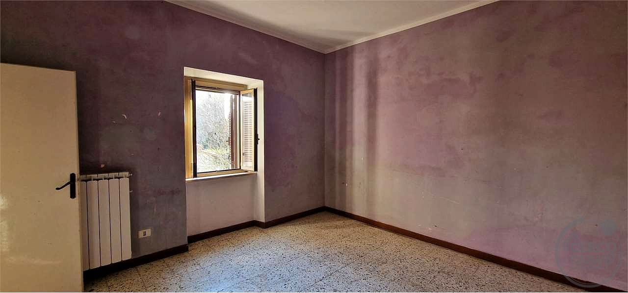 MASSA MARTANA - PORZIONE DI CASALE