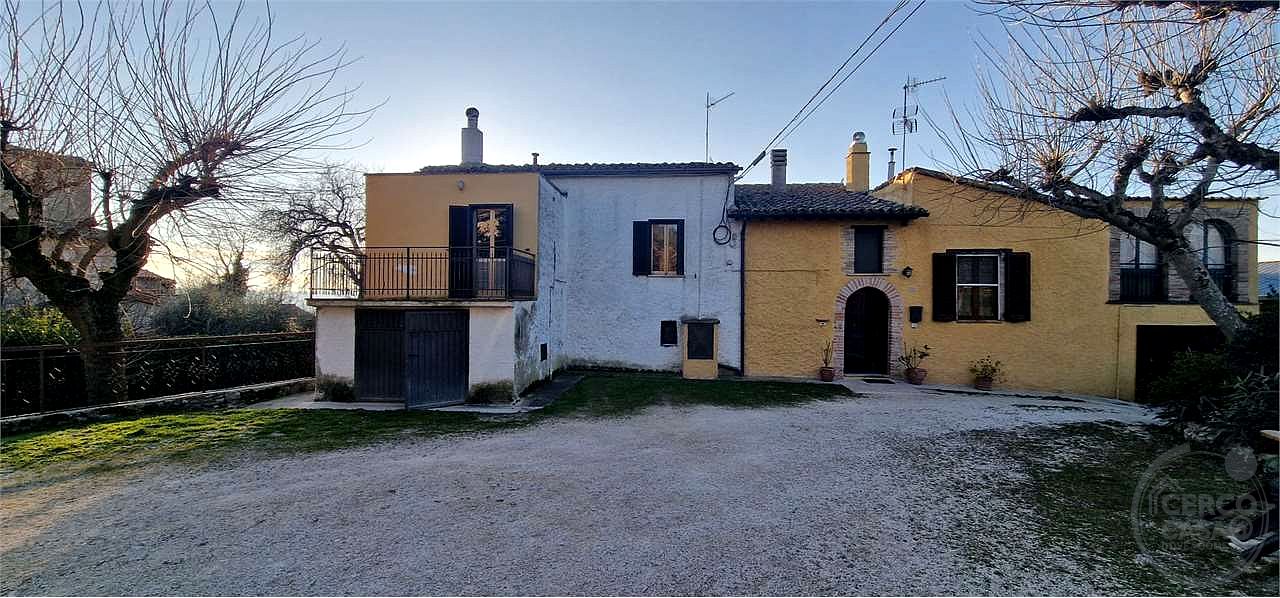MASSA MARTANA - PORZIONE DI CASALE