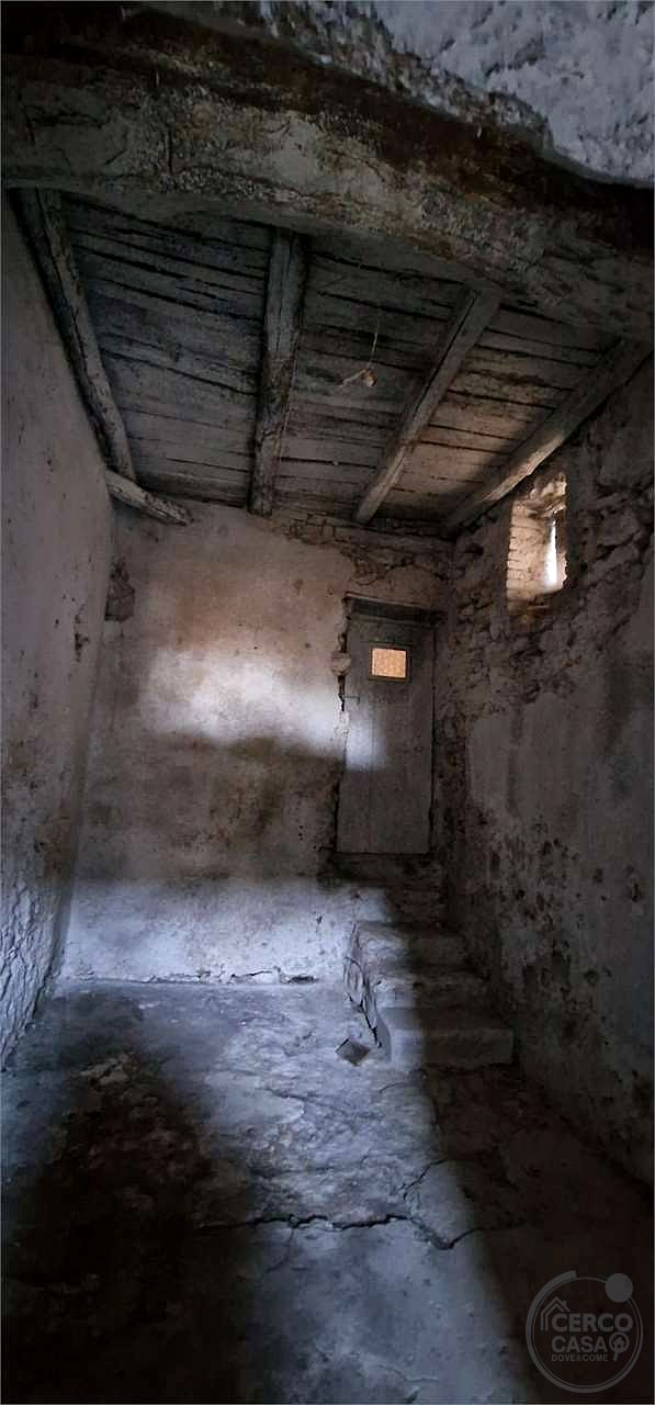 MASSA MARTANA - PORZIONE DI CASALE