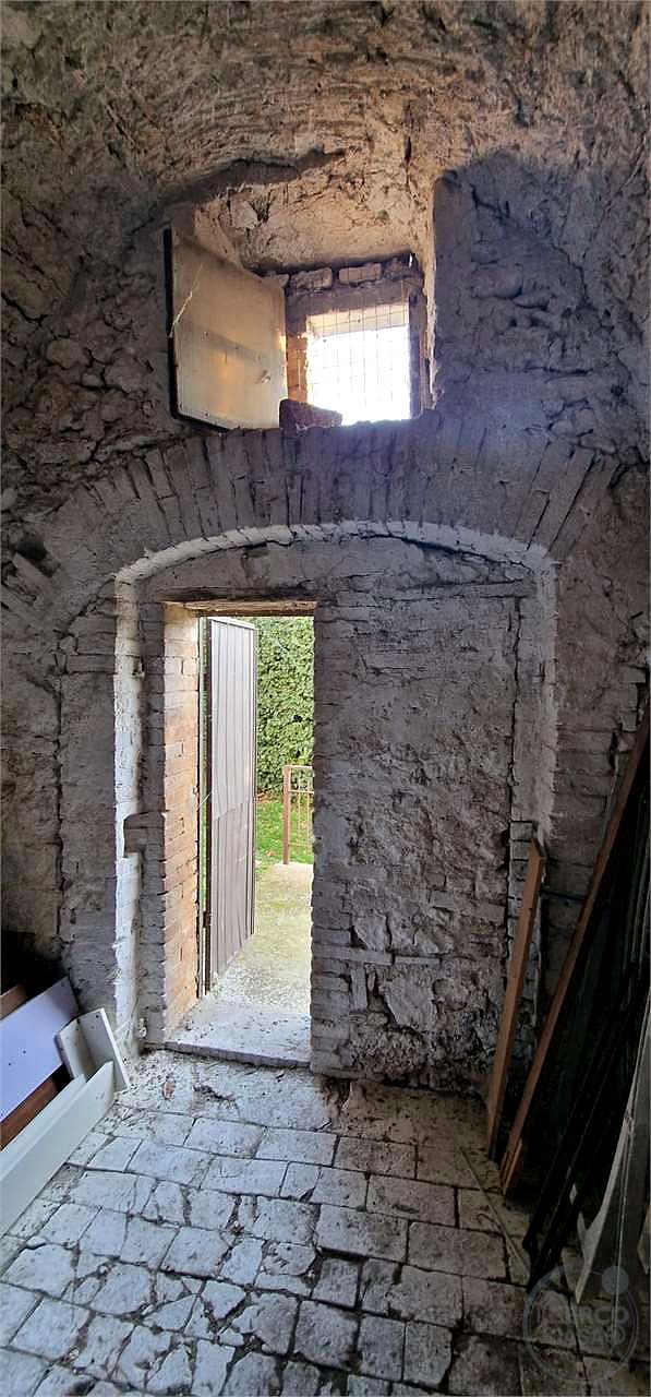 MASSA MARTANA - PORZIONE DI CASALE