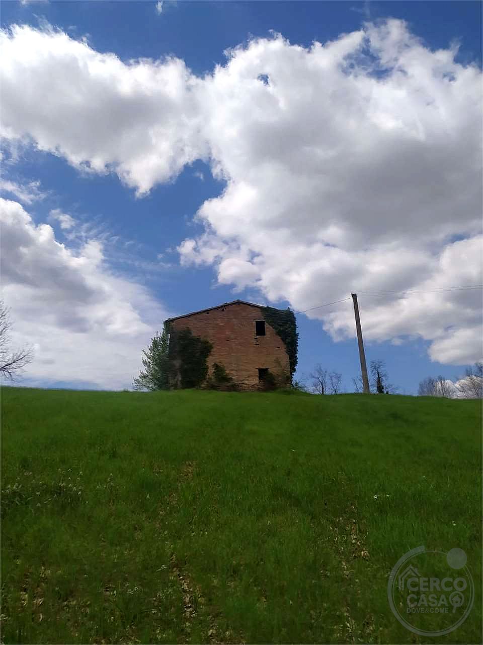 CASALE DA RISTRUTTURARE CON TERRENO