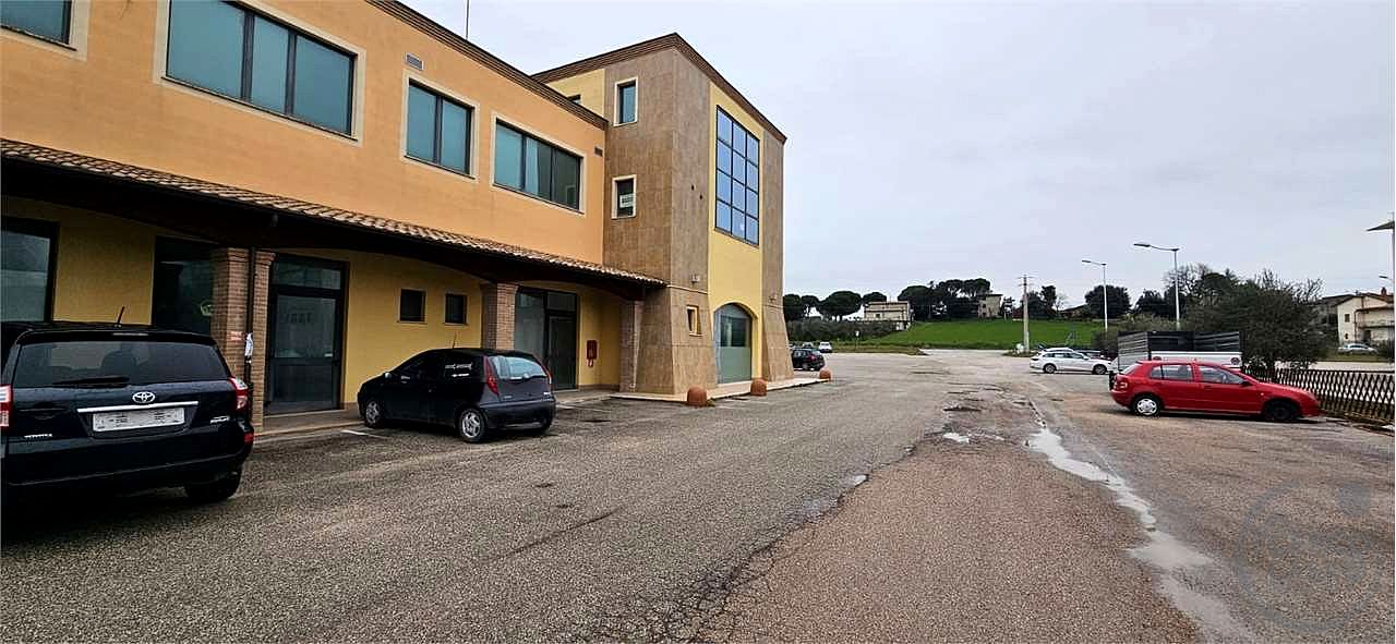 COLLAZZONE - COLLEPEPE - LOCALE COMMERCIALE