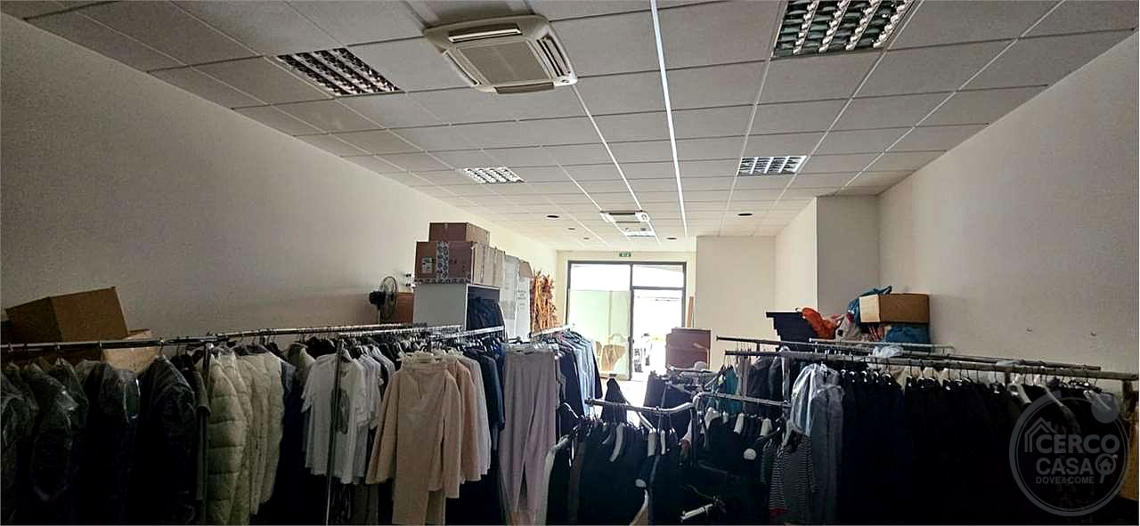 COLLAZZONE - COLLEPEPE - LOCALE COMMERCIALE