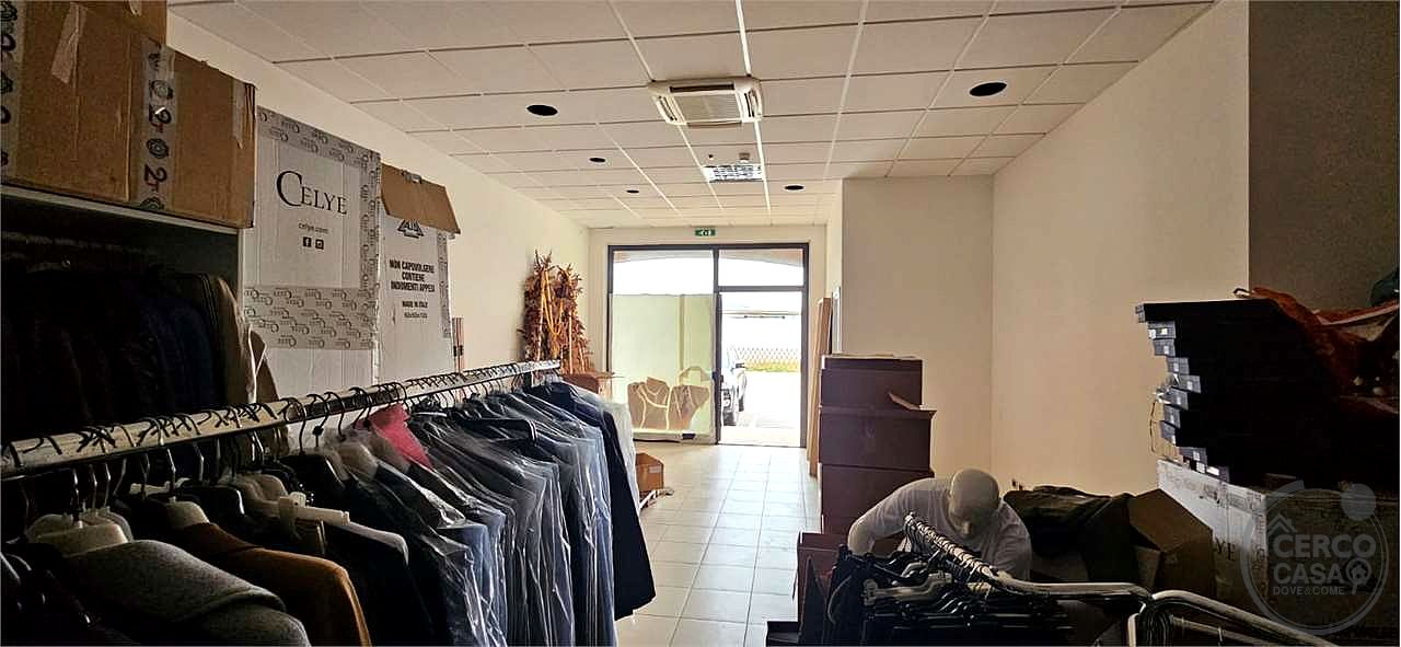 COLLAZZONE - COLLEPEPE - LOCALE COMMERCIALE