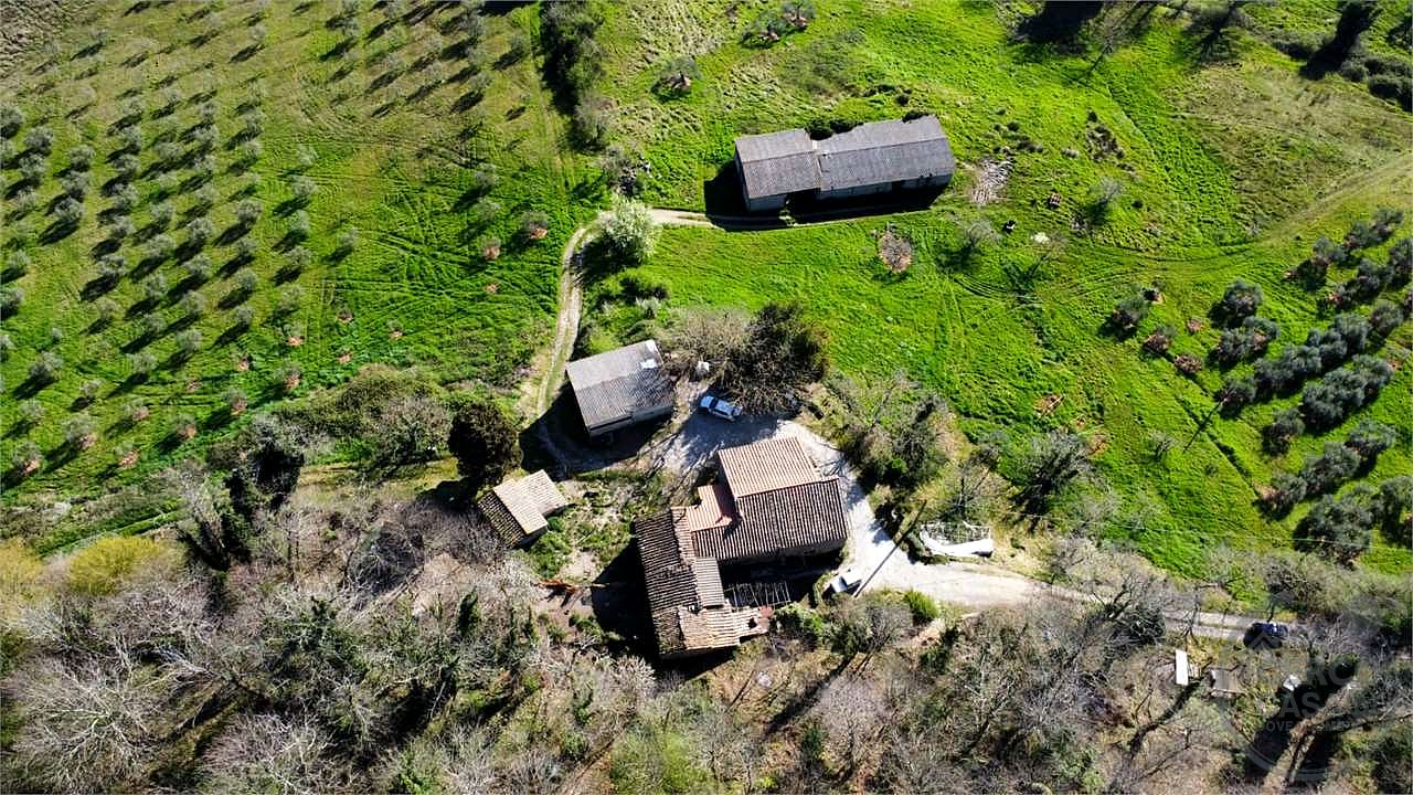 RISERVA NATURALE VAL DI FARMA - CASALE E TERRENO