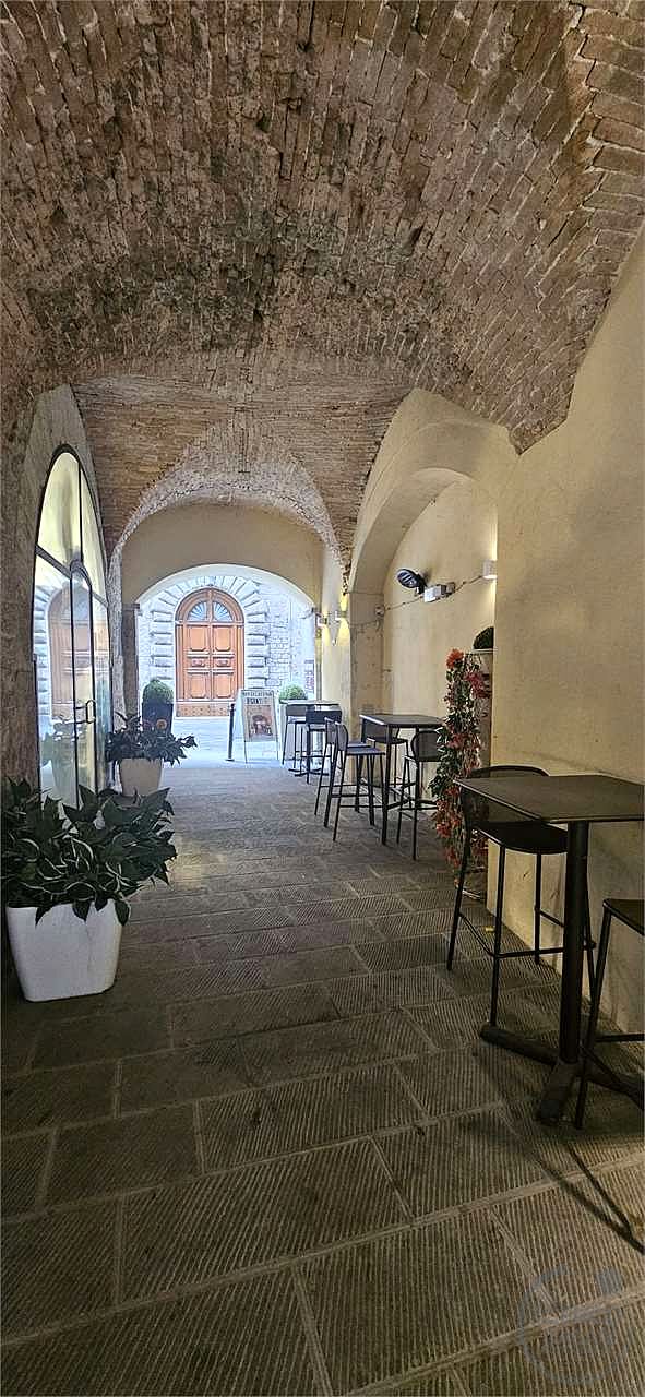 TODI CENTRO STORICO: ATTIVITA' DI BAR/CAFFETTERIA