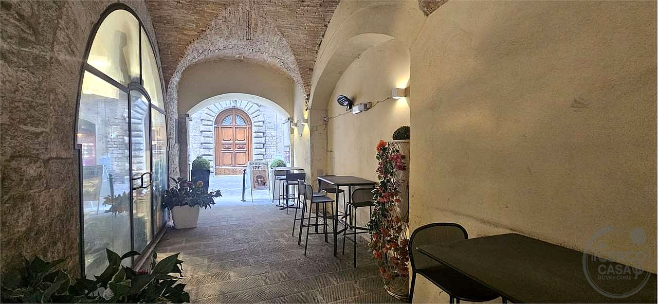 TODI CENTRO STORICO: ATTIVITA' DI BAR/CAFFETTERIA