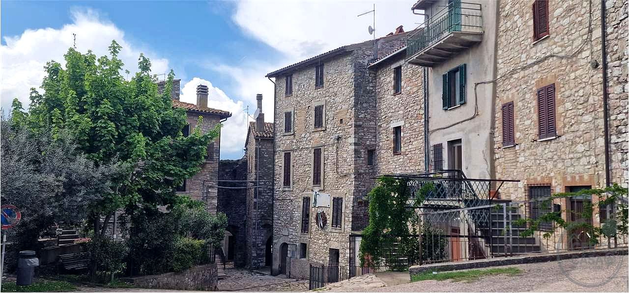 MASSA MARTANA - VIEPRI: APPARTAMENTO RISTRUTTURATO