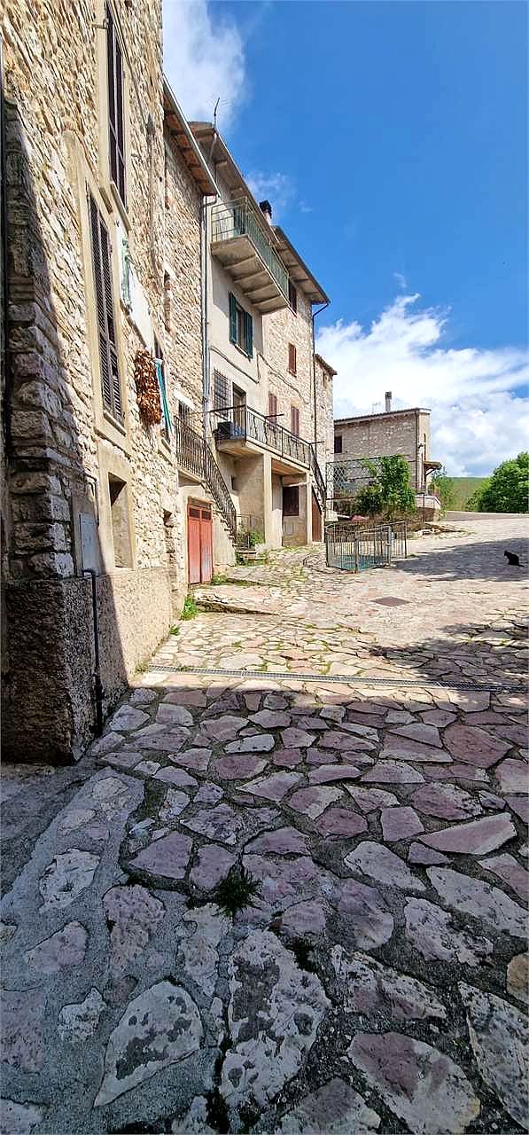 MASSA MARTANA - VIEPRI: APPARTAMENTO RISTRUTTURATO