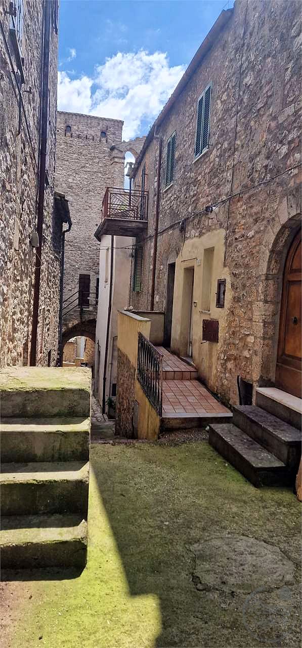 MASSA MARTANA - VIEPRI: APPARTAMENTO RISTRUTTURATO