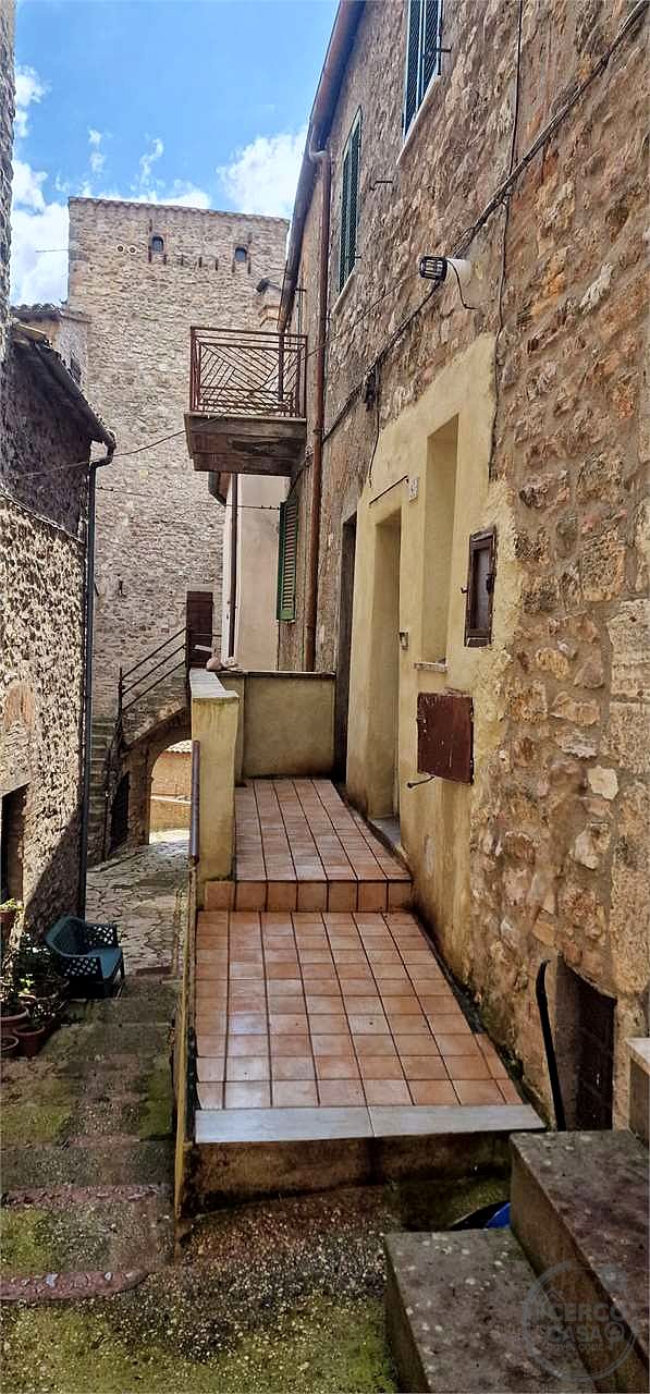 MASSA MARTANA - VIEPRI: APPARTAMENTO RISTRUTTURATO