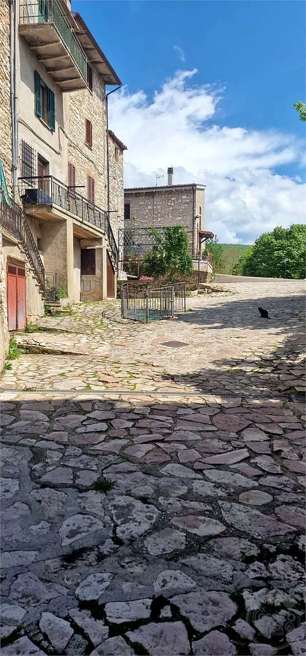 MASSA MARTANA - VIEPRI: APPARTAMENTO RISTRUTTURATO