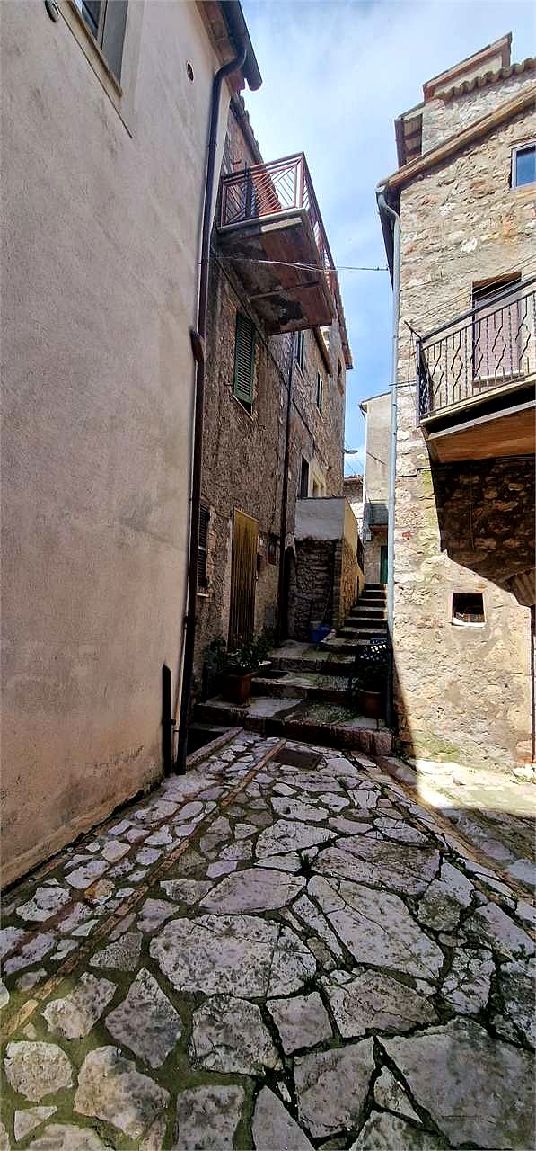 MASSA MARTANA - VIEPRI: APPARTAMENTO RISTRUTTURATO