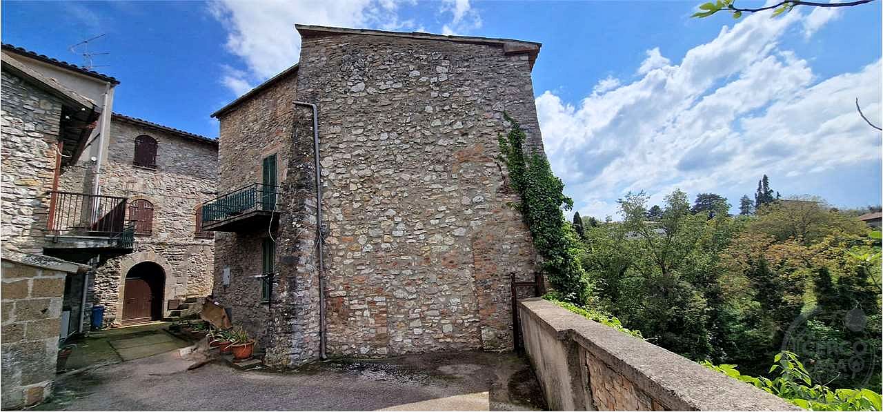 MASSA MARTANA - VIEPRI: APPARTAMENTO RISTRUTTURATO