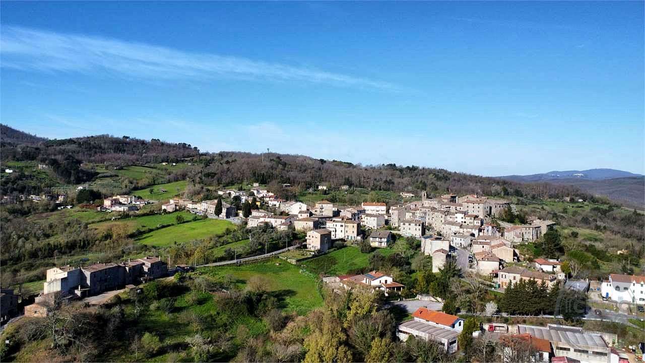 ROCCASTRADA - TORNIELLA: RUDERI CON TERRENO