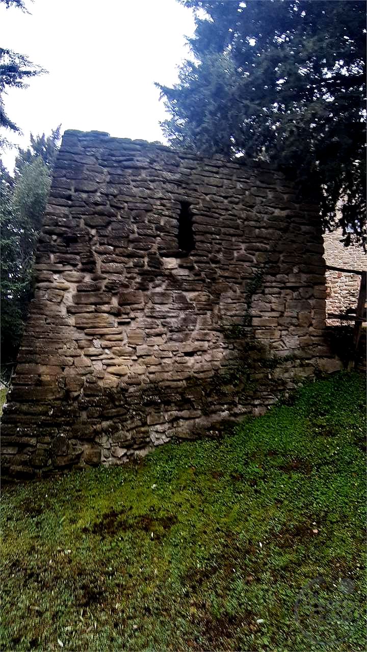 ASSISI: CASTELLO DI PORZIANO