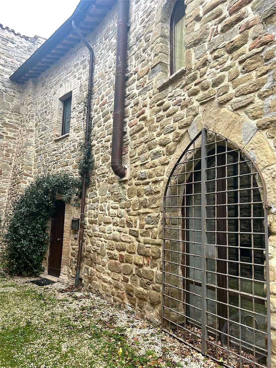 ASSISI: CASTELLO DI PORZIANO