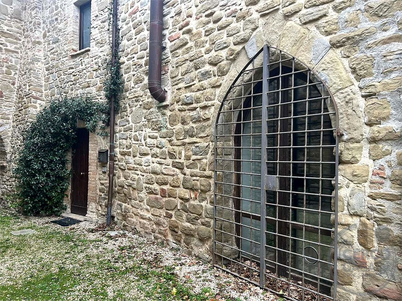 ASSISI: CASTELLO DI PORZIANO