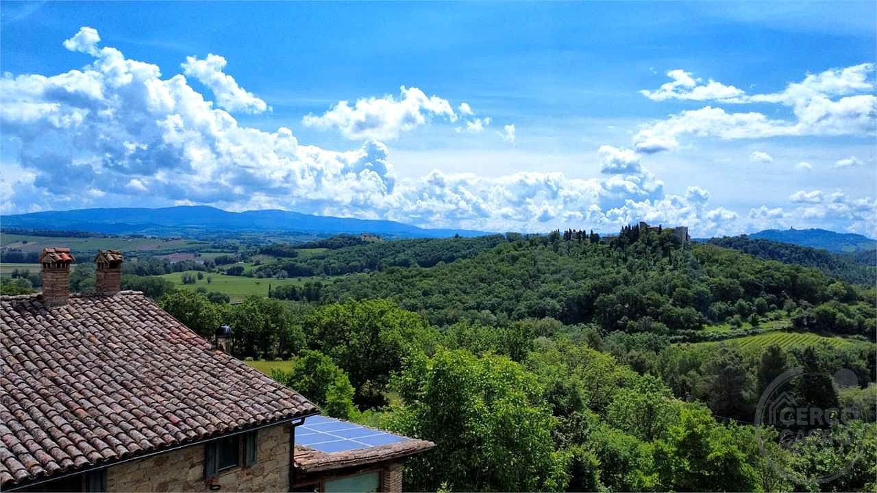 PRESTIGIOSO CASALE CON DEPENDANCE E PISCINA