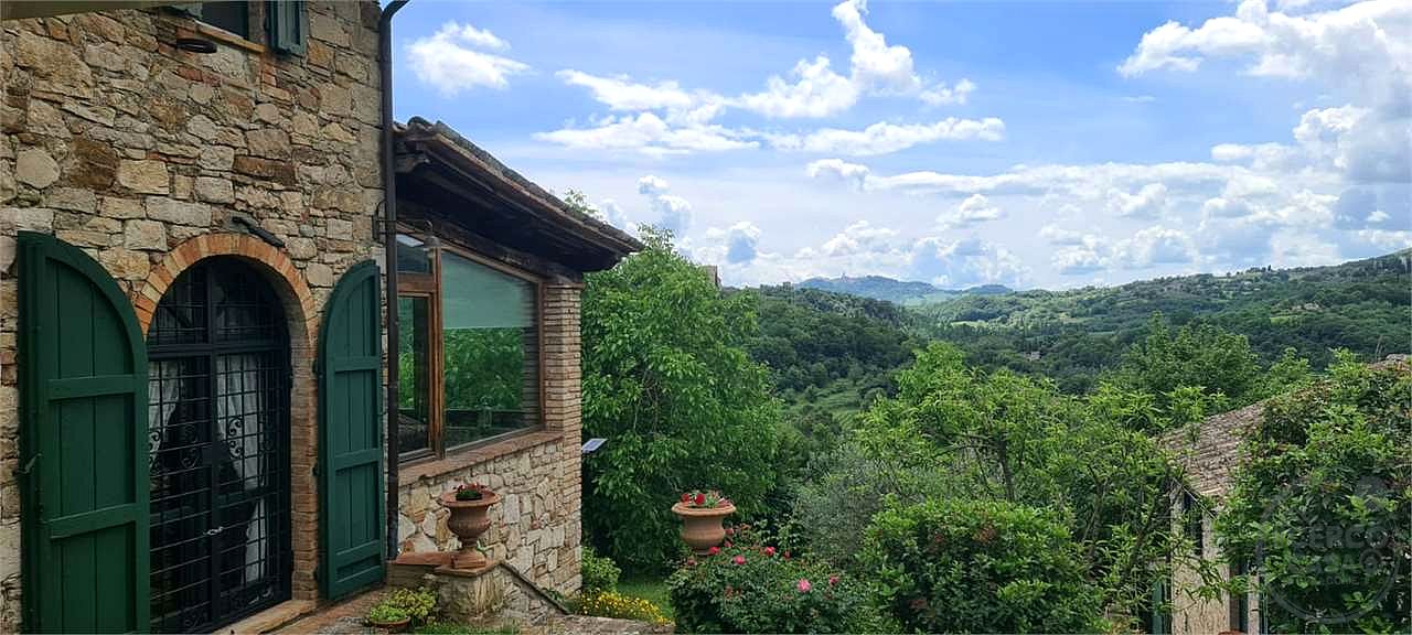 PRESTIGIOSO CASALE CON DEPENDANCE E PISCINA