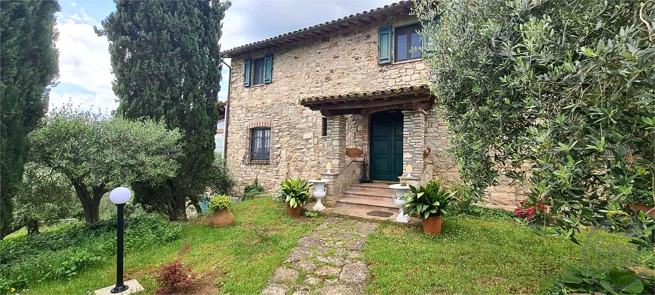 PRESTIGIOSO CASALE CON DEPENDANCE E PISCINA