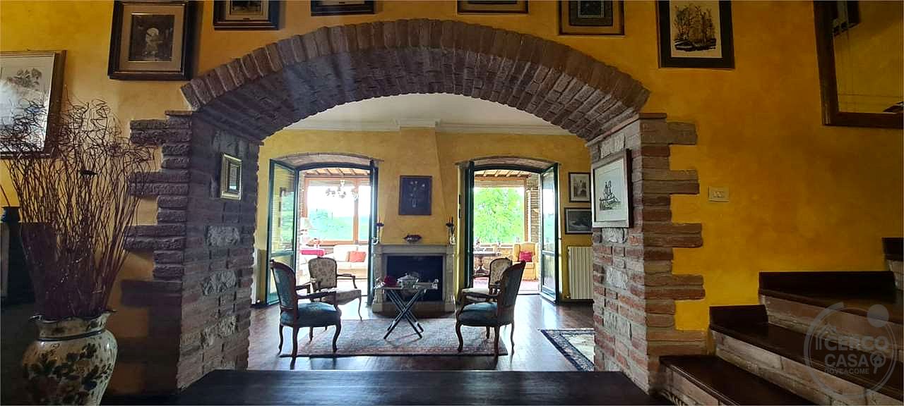 PRESTIGIOSO CASALE CON DEPENDANCE E PISCINA
