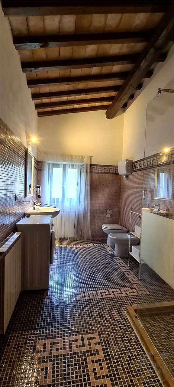 PRESTIGIOSO CASALE CON DEPENDANCE E PISCINA