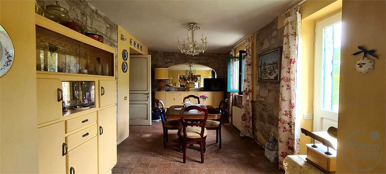 PRESTIGIOSO CASALE CON DEPENDANCE E PISCINA