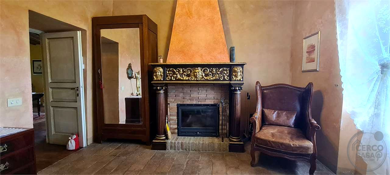 PRESTIGIOSO CASALE CON DEPENDANCE E PISCINA