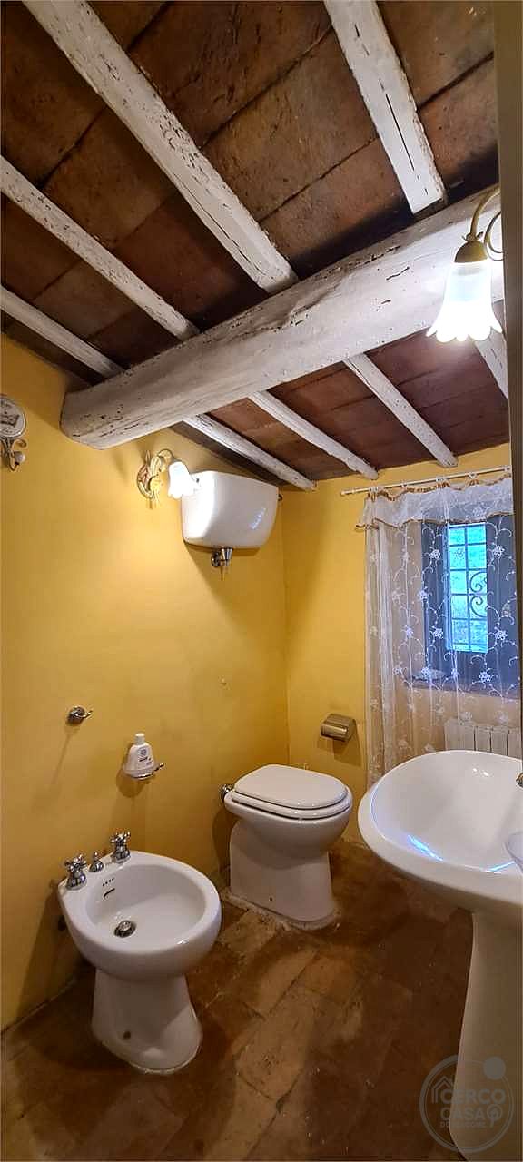 PRESTIGIOSO CASALE CON DEPENDANCE E PISCINA